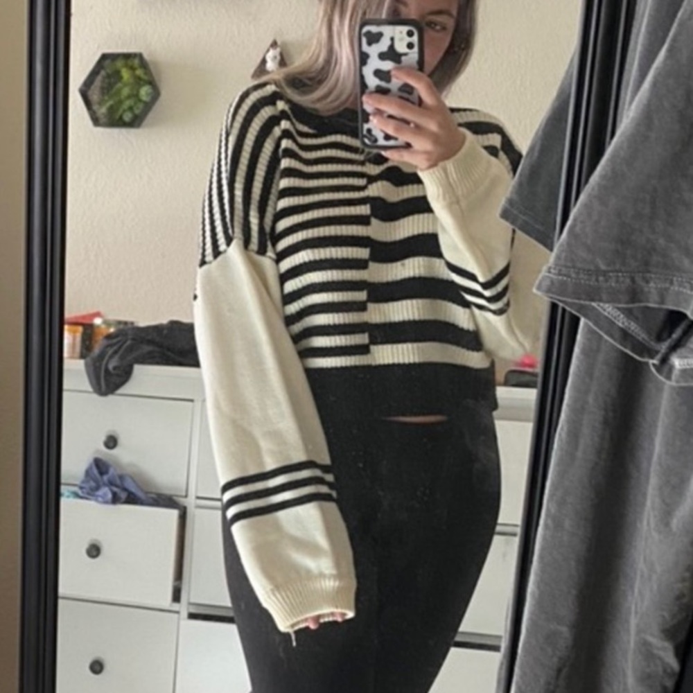 Black & White Sweater !